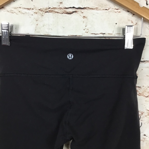 Lululemon Black Wunder Under Crop - Picture 5 of 7